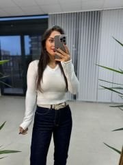 Beyaz V Yaka Triko