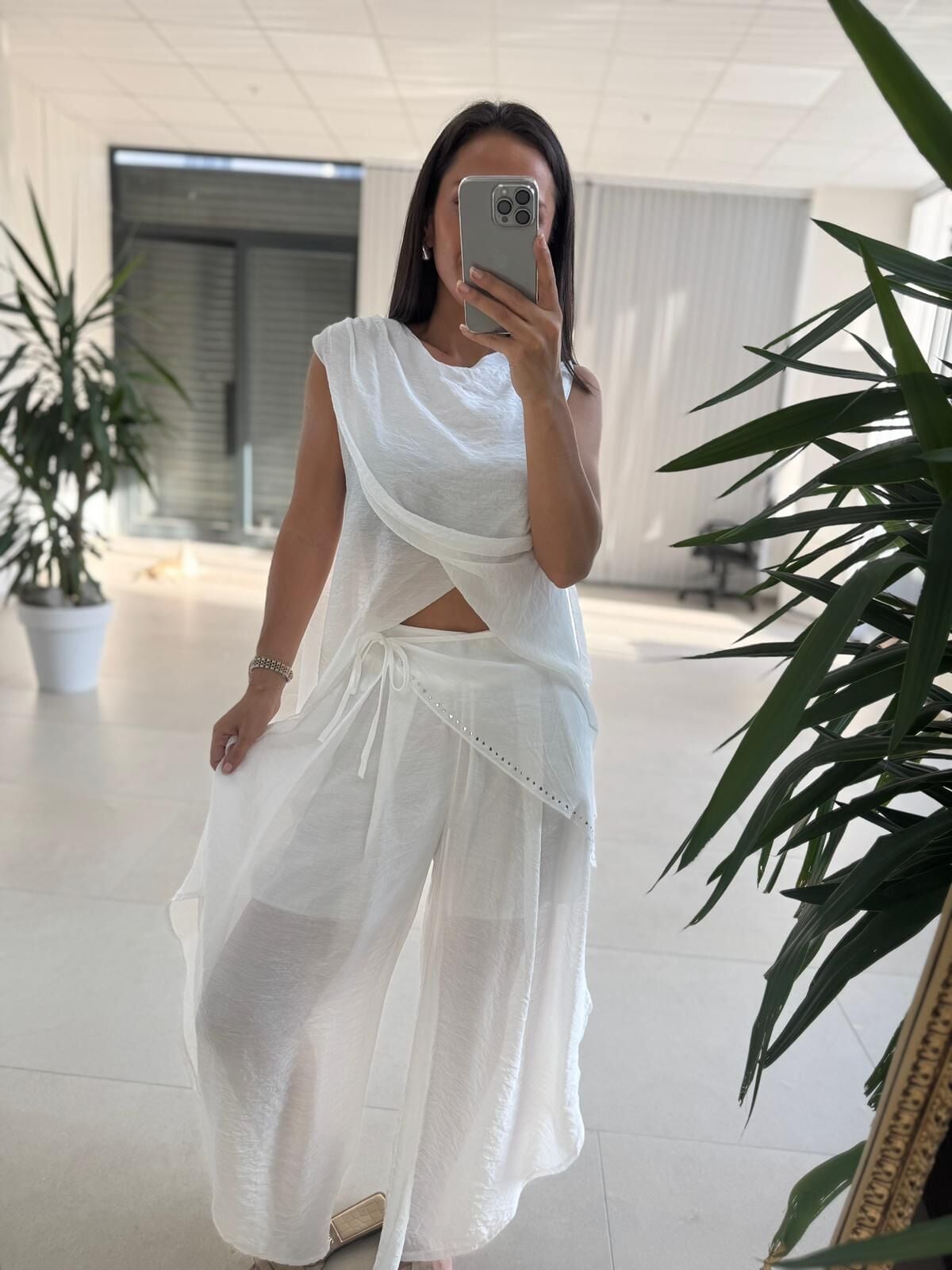 Mz 23098 Beyaz Asimetrik Katlı Transparan Bluz