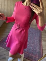 Gümüş tokalı pembe crep elbise