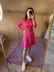 Gümüş tokalı pembe crep elbise