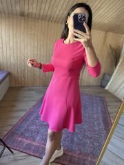 Gümüş tokalı pembe crep elbise