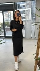 Yan Siyah Şeritli Elbise