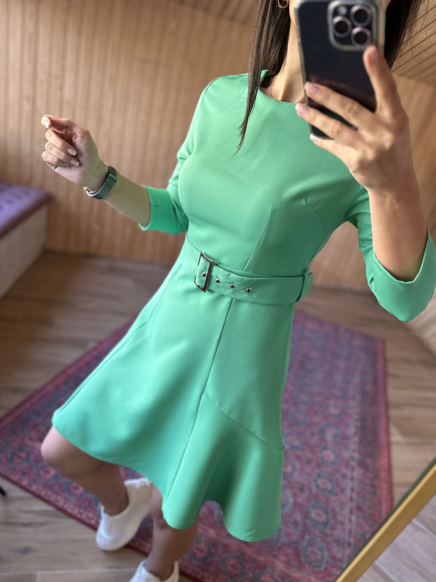 Gümüş tokalı yeşil crep elbise