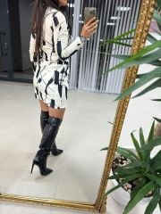 Mein schwarzes Wickel-Bleistiftkleid