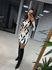 Mein schwarzes Wickel-Bleistiftkleid