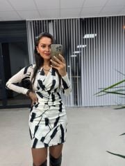 Mein schwarzes Wickel-Bleistiftkleid