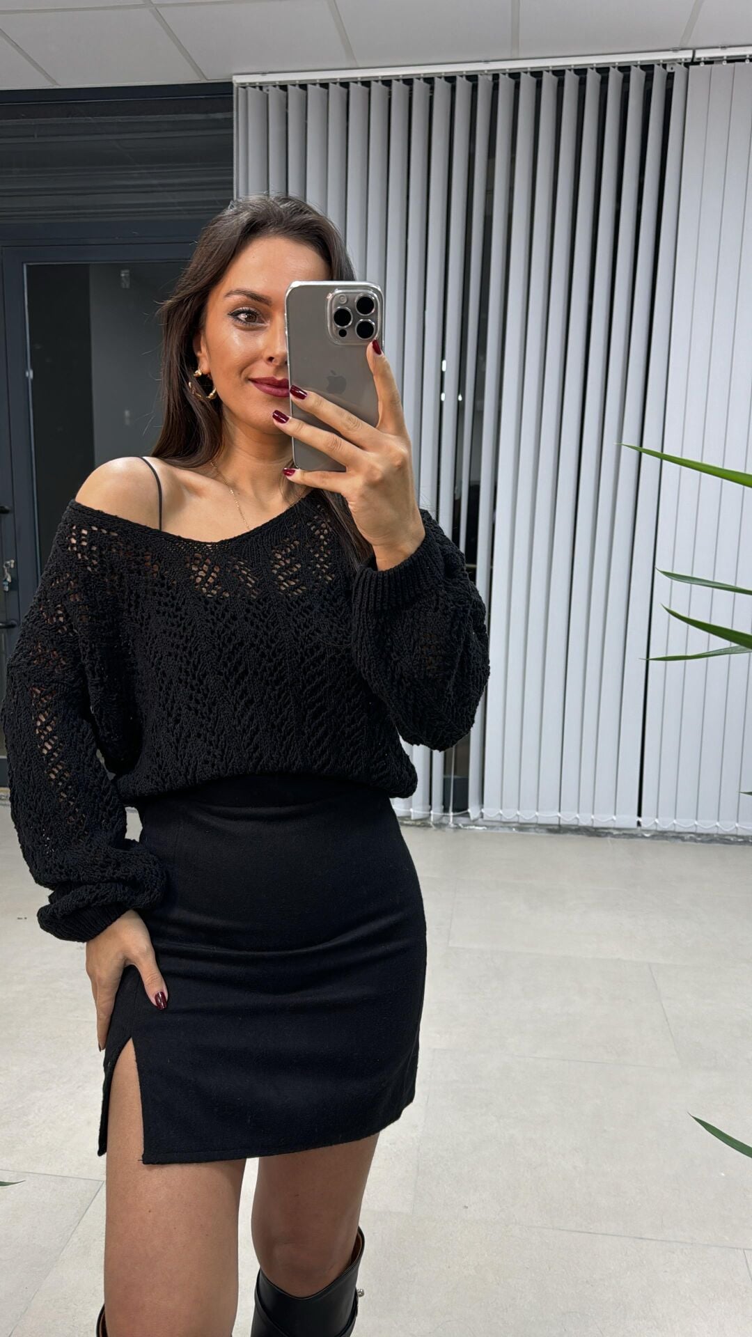 Sg Ajurlu v Yaka Siyah Triko