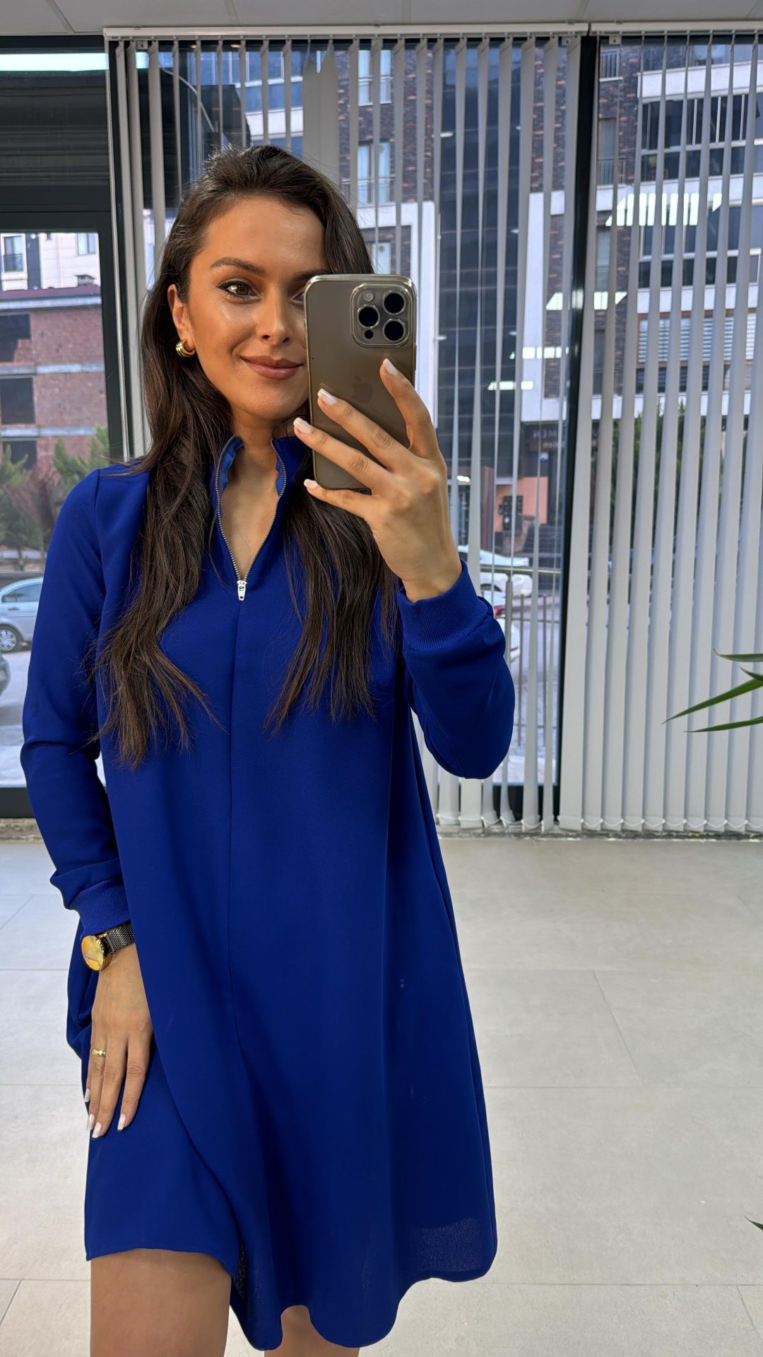 Krepp-Saks-Kleid mit Reißverschlusskragen