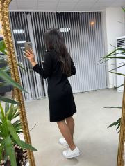 Frau Çima genähtes Basic-Kleid aus schwarzem Stahl