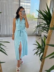 Mc 5946 Babyblaues Kleid aus Baumwollleinen mit Taschendetail