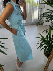 Mc 5946 Babyblaues Kleid aus Baumwollleinen mit Taschendetail