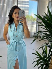 Mc 5946 Babyblaues Kleid aus Baumwollleinen mit Taschendetail