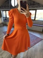 Turuncu kendinden kemerli fitilli elbise