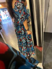 Orj-Markenkleid mit Brustausschnitt