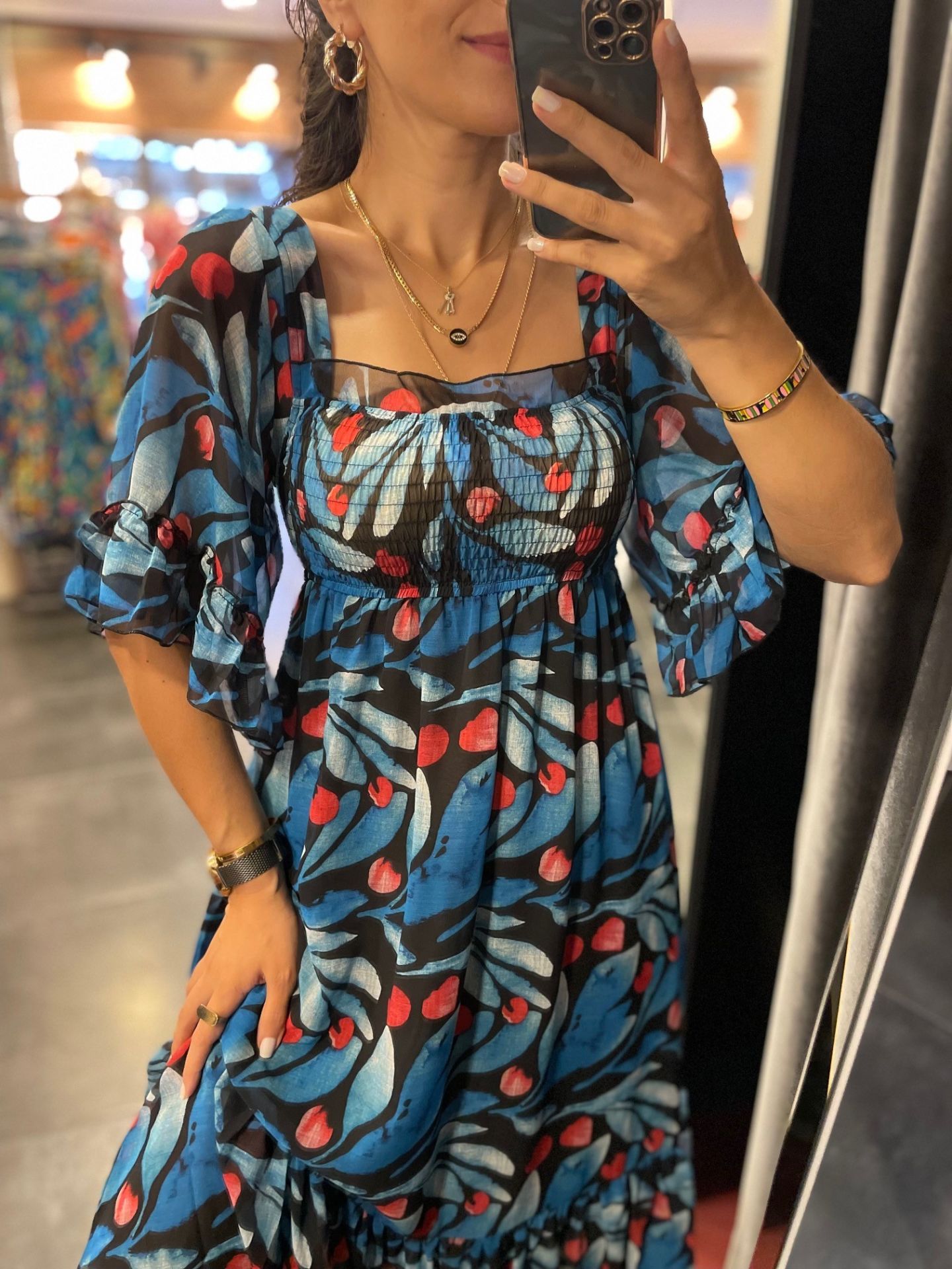 Orj-Markenkleid mit Brustausschnitt