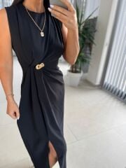 My 3718 Siyah Broş Detaylı Krep Elbise