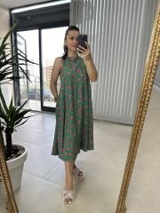 Halter yaka yeşil geçişli viskon elbise