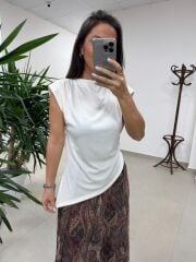 Mz 22805 Vatkalı Verev Kesim Ekru Tişört