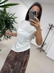 Mz 22805 Vatkalı Verev Kesim Ekru Bluz