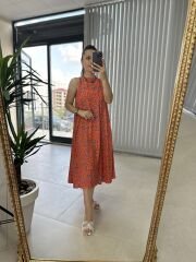 Halter yaka turuncu geçişli  viskon elbise