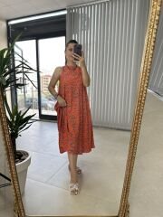 Halter yaka turuncu geçişli  viskon elbise