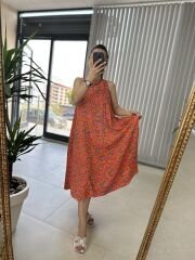 Halter yaka turuncu geçişli  viskon elbise