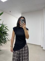 Mz 22805 Vatkalı Verev Kesim Siyah Tişört