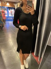 Zincirli Siyah Kalem Elbise