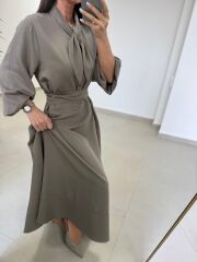 Fl 2348 Yaka Fular Detaylı Haki Kuşaklı Elbise