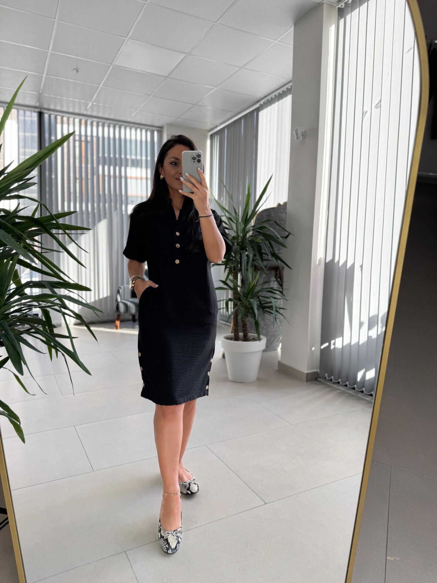 Art. Kemik Düğmeli Siyah Elbise