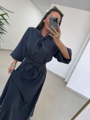 Fl 2348 Yaka Fular Detaylı Petrol Kuşaklı Elbise