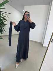 Fl 2348 Yaka Fular Detaylı Petrol Kuşaklı Elbise