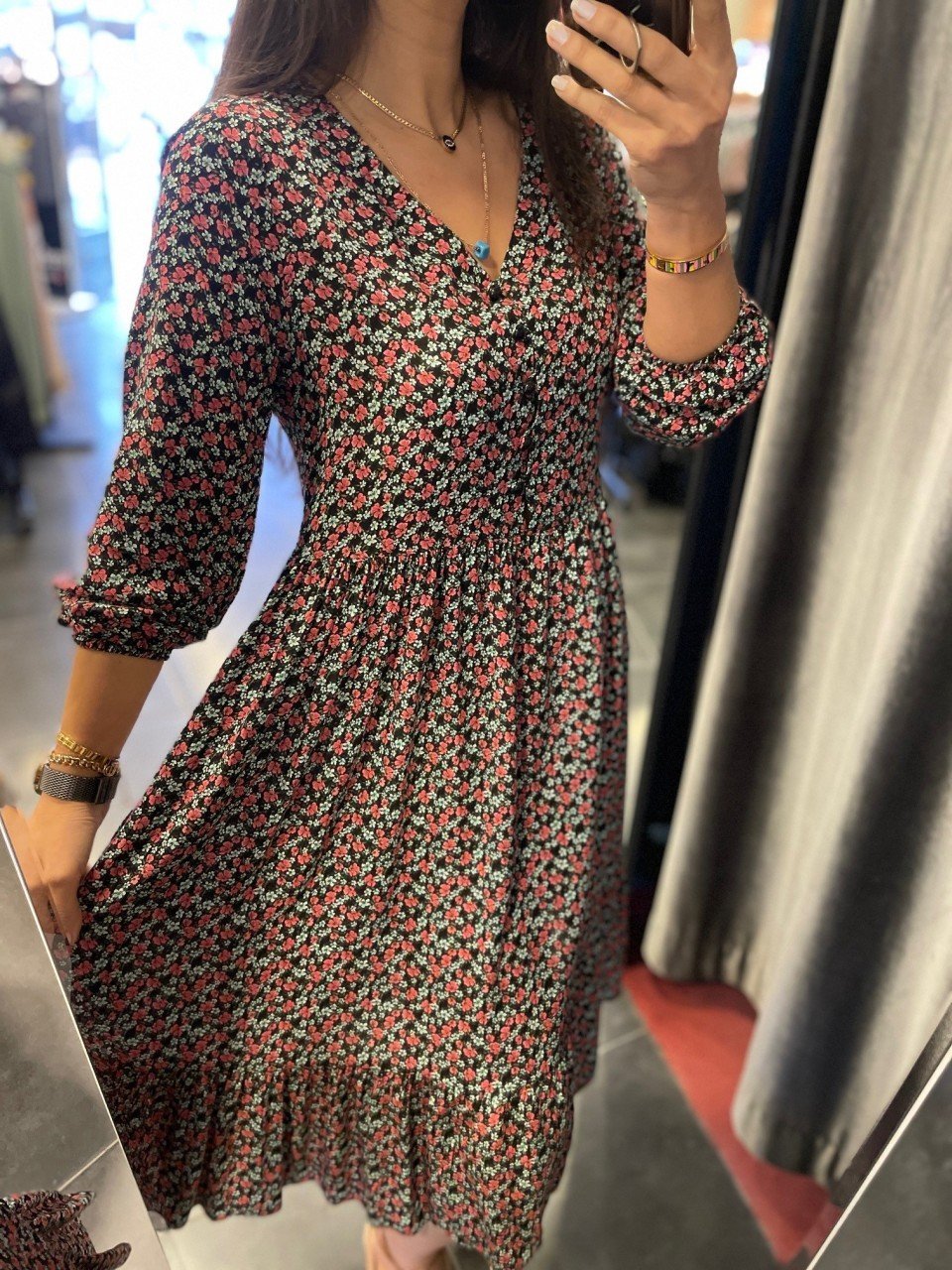 Geknöpftes Kleid mit knusprigem Muster