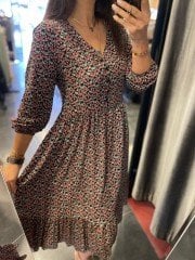 Geknöpftes Kleid mit knusprigem Muster