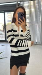 Beyaz Siyah Çizgili Kazak