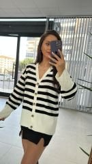 Beyaz Siyah Çizgili Hırka