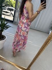 Halter yaka pembe geçişli şifon elbise
