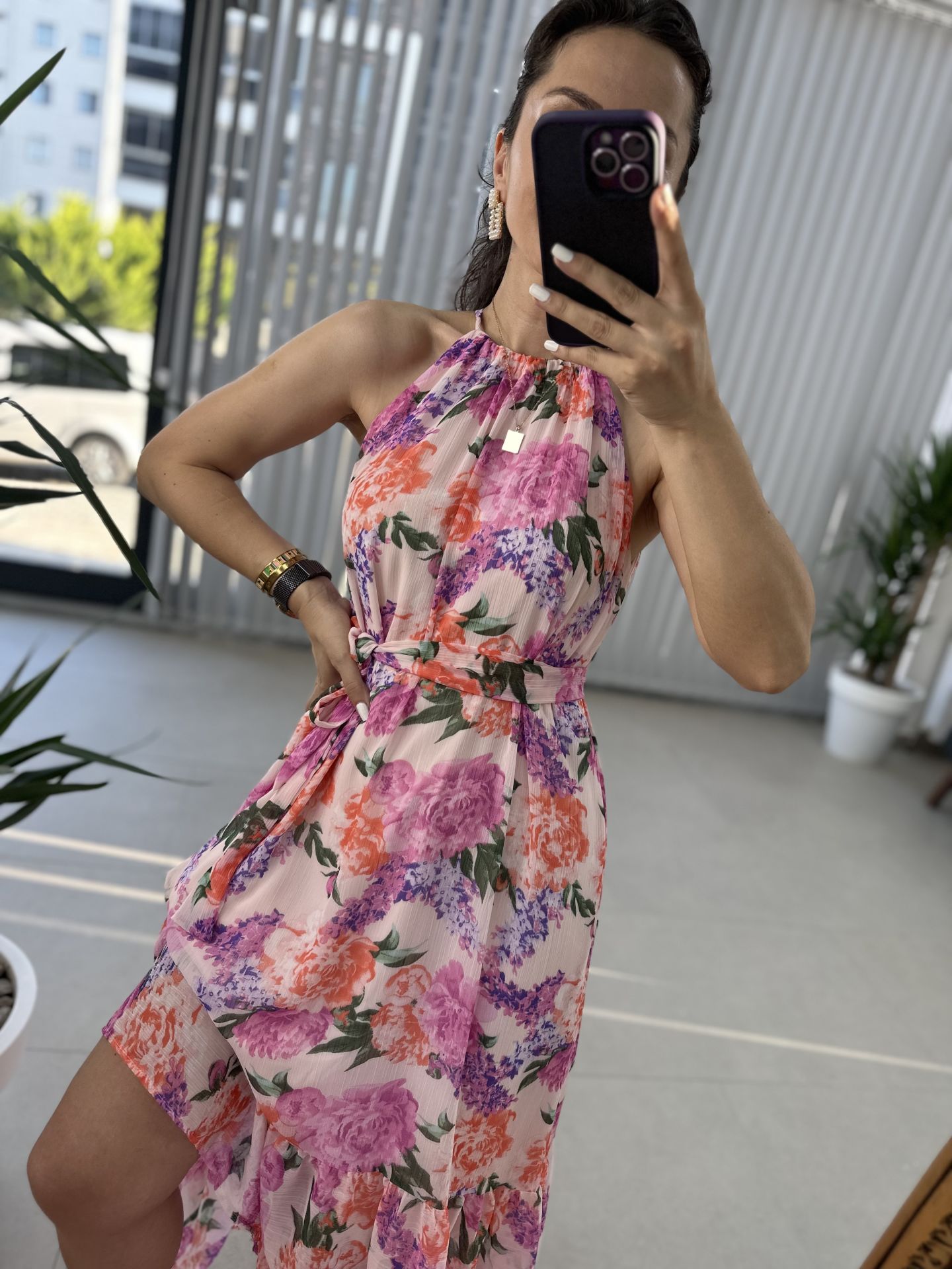 Halter yaka pembe geçişli şifon elbise