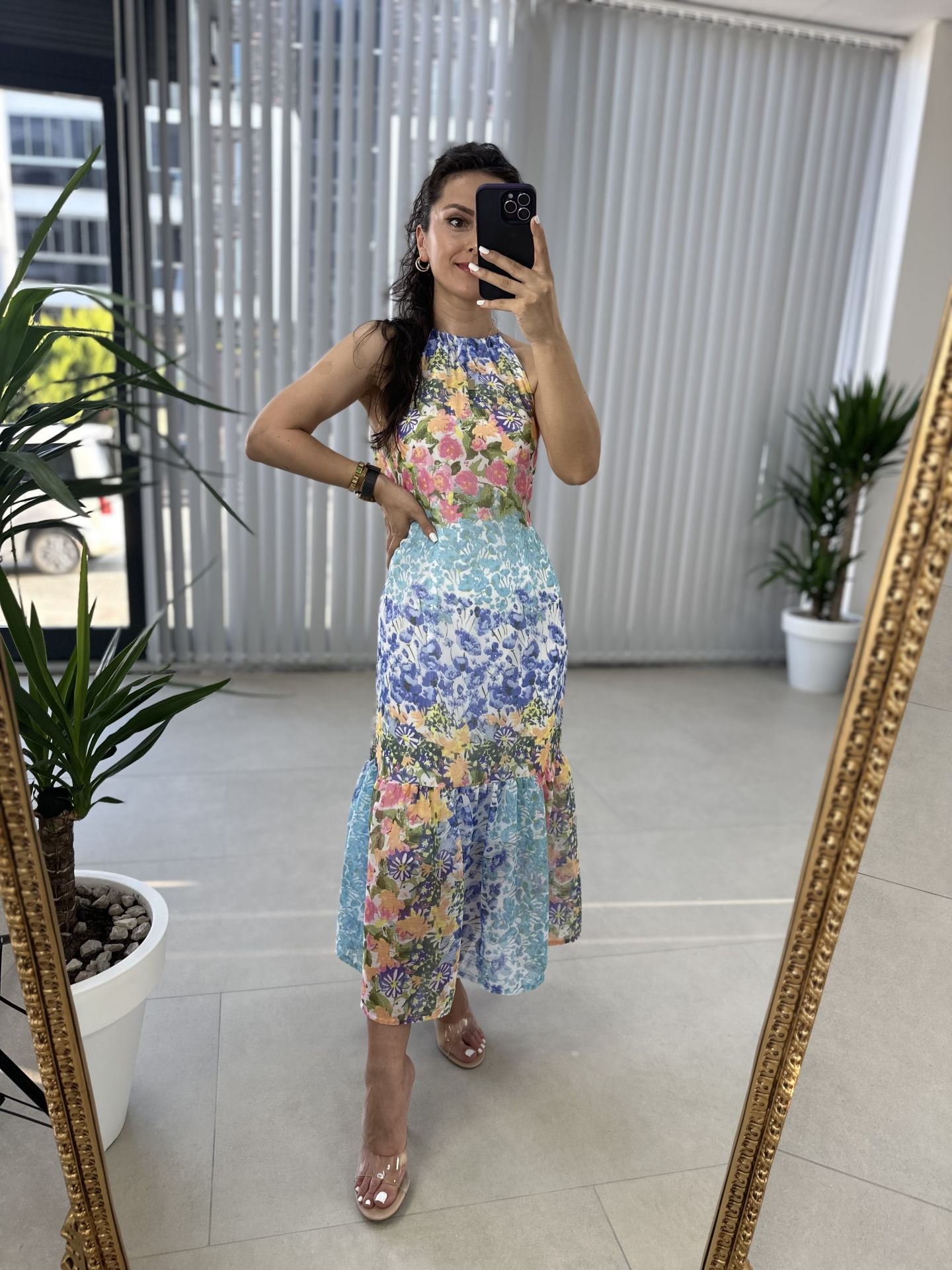 Halter yaka mavi geçişli şifon elbise