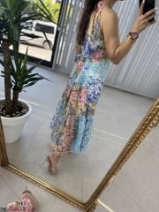 Halter yaka mavi geçişli şifon elbise