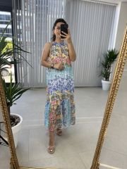 Halter yaka mavi geçişli şifon elbise