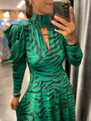 Grün-schwarzes Kleid mit Wassermelonenärmeln