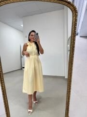 Ms 92 Sarı-Beyaz Puantiyeli Boyun Bağlamalı Kuşaklı Midi Elbise