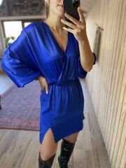 Saks düğme detaylı saten elbise