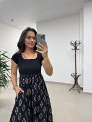 Ms 243 Kare Yaka Siyah Desenli Kısa Kol Elbise