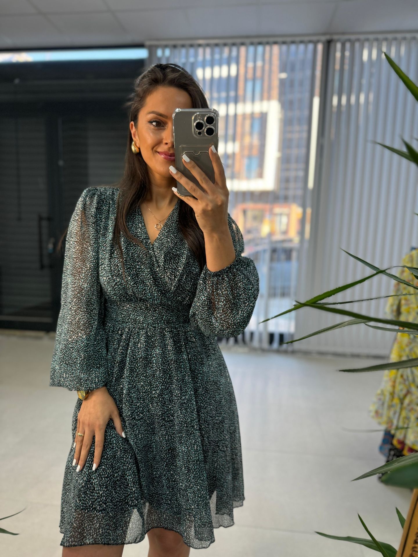 Mein 3391 grün gepunktetes Chiffonkleid