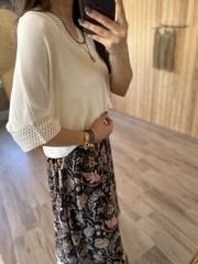 Cremefarbene Strickbluse mit V-Ausschnitt