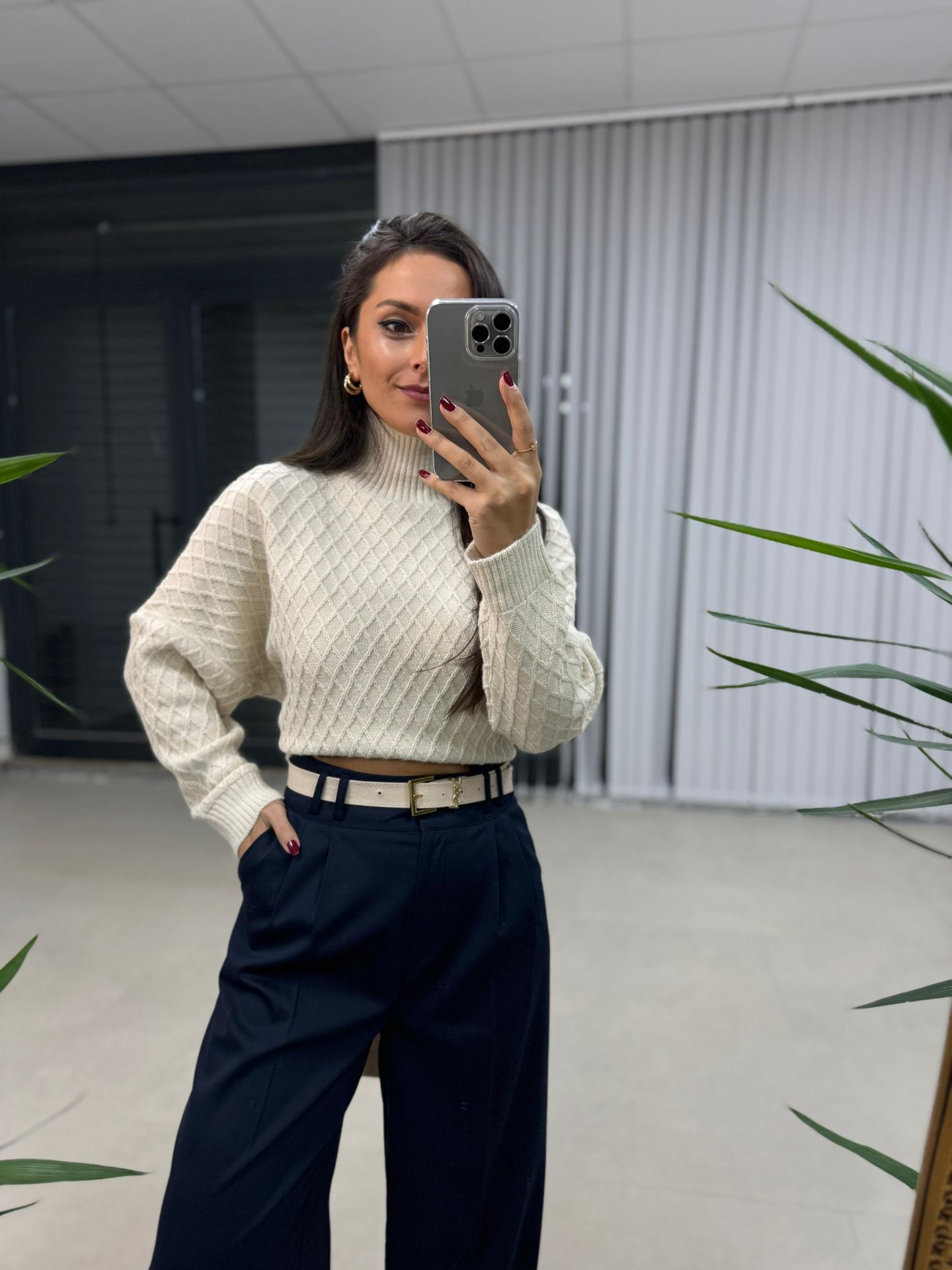 Tasarım Bağlama Detaylı Krem Triko