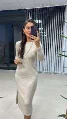 Nerzfarbenes Kleid aus weichem Strick