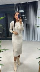 Nerzfarbenes Kleid aus weichem Strick